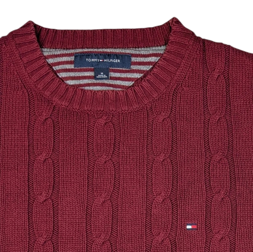 08' Tommy Hilfiger burgundy cotton cable knit crew neck sweater W logo. Med